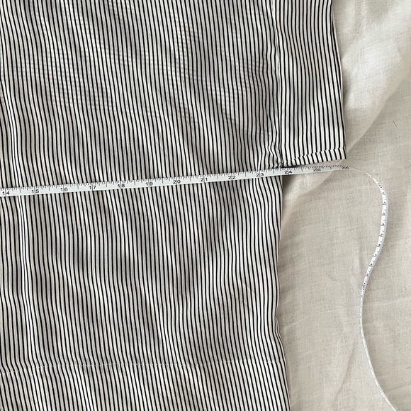 Everlane Boxy Short-Sleeve Silk Shirt - Picture 7 of 9